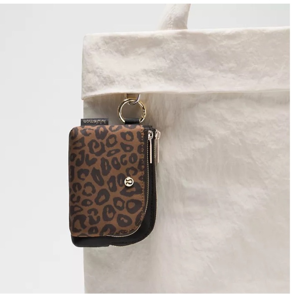 lululemon Duble Zip Clippable Card Pouch.NWT.